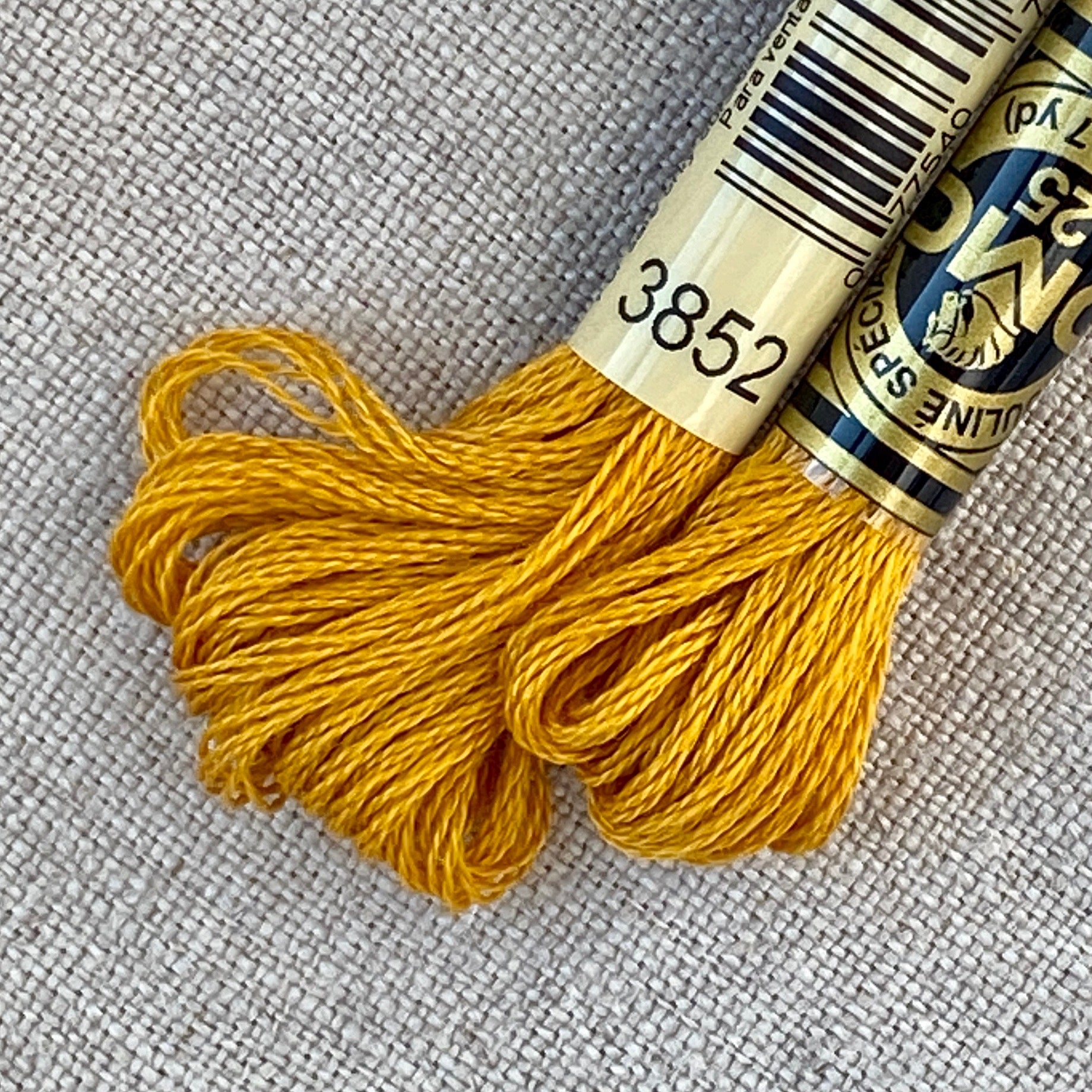 DMC Senso Crochet Quick Finish Yarn 1402 Yellow Gold Lot 153872 Metallic 3  Balls