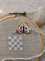 Floral Moth Magnetic Needle Minder