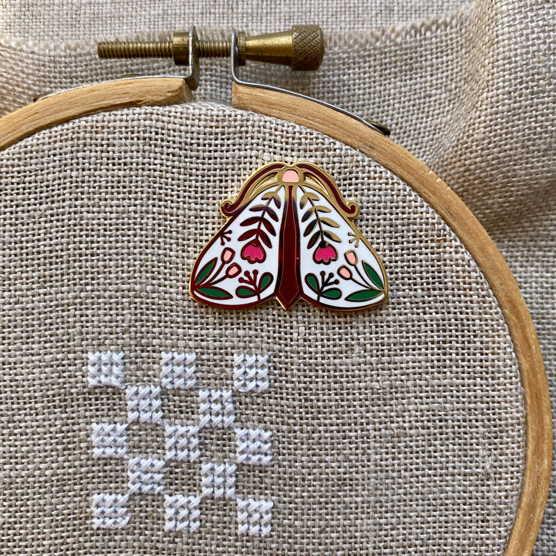 Floral Moth Magnetic Needle Minder